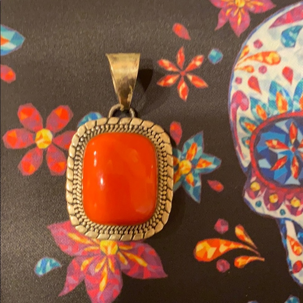 Gorgeous coral pendant in sterling silver 925